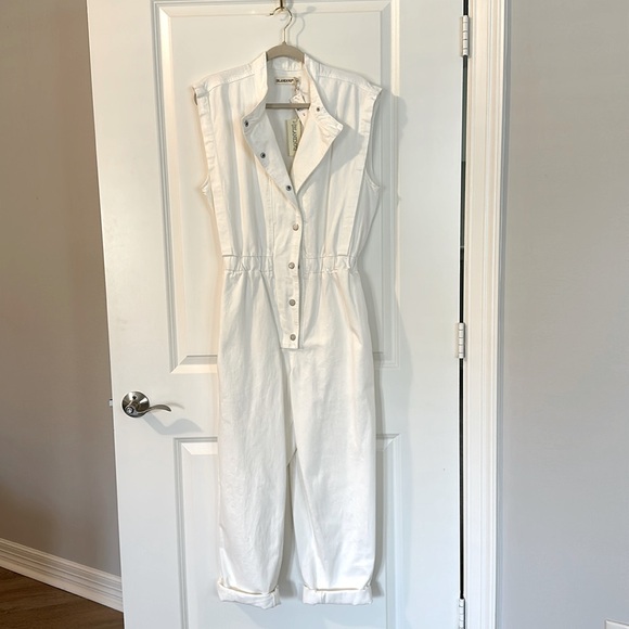 White denim jumpsuit from Anthropologie. BlankNYC size M - Picture 2 of 5